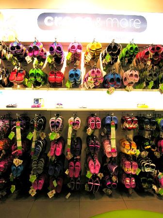 CROCS & MORE -    